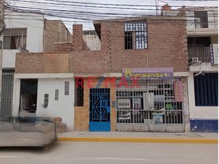 Vendo Casa De 198M2 A Precio De Terreno En Avenida Saenz Peña -Urb. Latina - Chiclayo. I.Puempe