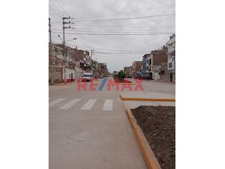Vendo Casa De 198M2 A Precio De Terreno En Avenida Saenz Peña -Urb. Latina - Chiclayo. I.Puempe