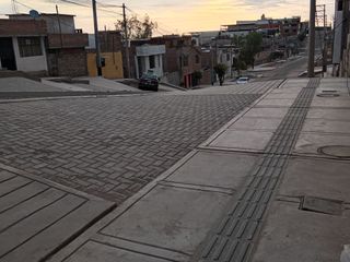 Foto 1 de SE VENDE CASA COMO TERRENO