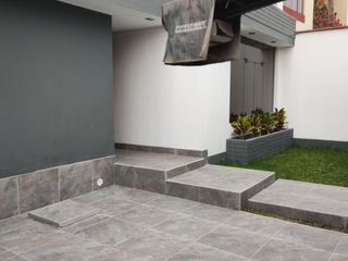 Foto 3 de BONITO DEPARTAMENTO TRIPLEX EN PRIMER PISO - 232 M2 - SANTIAGO DE SURCO