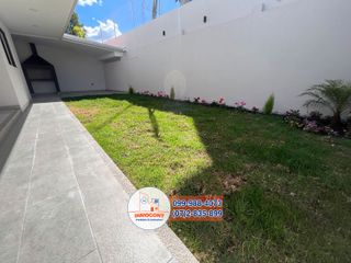 Moderna casa de lujo con amplios espacios verdes, Sector Ucubamba C1201