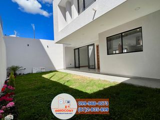 Moderna casa de lujo con amplios espacios verdes, Sector Ucubamba C1201