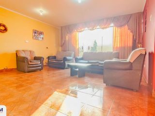 EN VENTA CASA EN URBANIZACION PRIVADA · AV. LAMBRAMANI