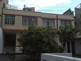 Casa 2 Apartamentos Independientes en la av. Maldonado en el sector Comercio