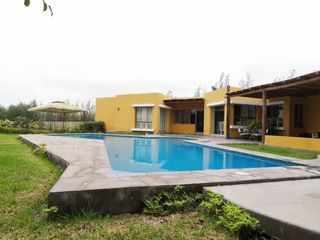 Foto 1 de LINDA CASA DE CAMPO CON GRAN PISCINA  EN CONDOMINIO LA TOSCANA, CAÑETE