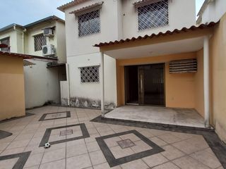Foto 23 de VENTA DE LINDA Y ACOGEDORA  CASA DE 2 PISOS EN URBANIZACION SAN FELIPE NORTE DE GUAYAQUIL