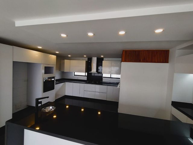 VENDO APTO AVENIDA  ROOSEVELT CON 41 B/o CAMBULOS-CALI PISO 16