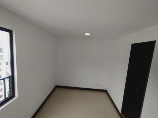 VENDO APTO AVENIDA  ROOSEVELT CON 41 B/o CAMBULOS-CALI PISO 16