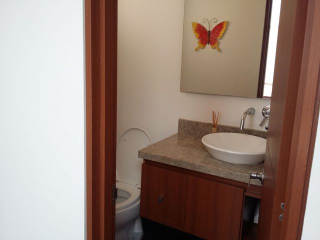 VENDO ESPECTACULAR CASA EN CHIA