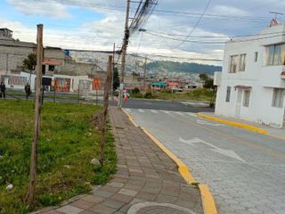 Terreno de venta de 150m2 esquinero excelente ubicación, La Comarca. Quitumbe, Quito, Ecuador