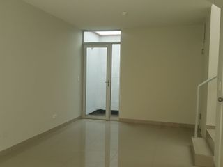 VENTA DE CASA EN CONDOMINIO LOS SAUCES Espaldas de la Universidad SIPÁN