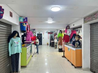 Local  comercial 021 - en sotano 4.38m2 en el Emporio Gamarra