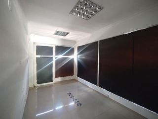 Oficina en arriendo en La Concepción.