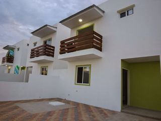 Venta de casa de dos plantas , 4 habitaciones en urbanización privada cerrada ,Reserva con 1000$, km 8 vía Data Villamil