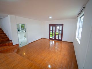 CASA COMERCIAL EN RENTA LA ARMENIA VALLE DE LOS CHILLOS 232M2