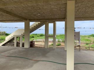 Foto 3 de casa de venta frente al mar en manta san lorenzo