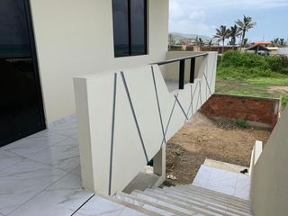 Foto 5 de casa de venta frente al mar en manta san lorenzo