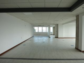 Arriendo oficina de 351,63 m2 (Centro empresarial Buró 26) Occidente de Bogotá sobre la Avenida Calle 26.