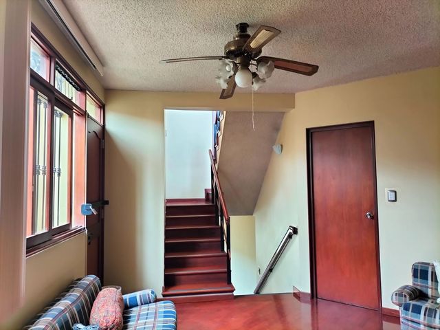 Hermosa casa en venta en Las Lomas de La Molina Vieja.!!