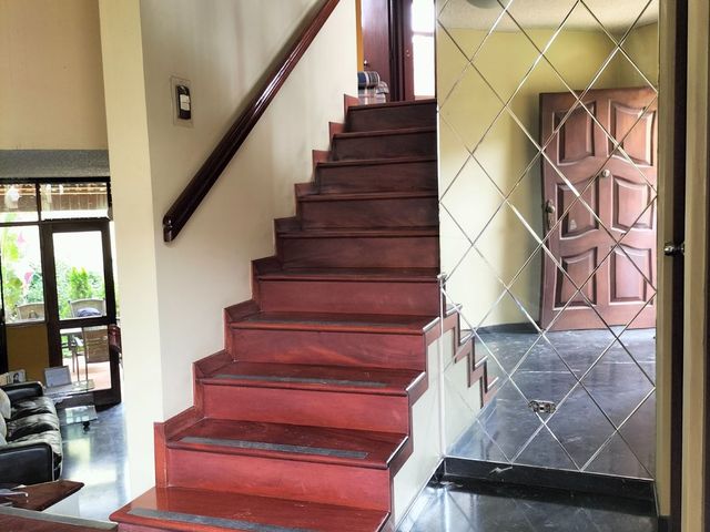 Hermosa casa en venta en Las Lomas de La Molina Vieja.!!