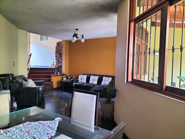 Hermosa casa en venta en Las Lomas de La Molina Vieja.!!