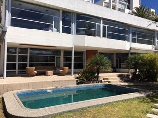 Foto 1 de Casa de arriendo, sector Cumbayá, Urb. Vista Grande, 4 dormitorios