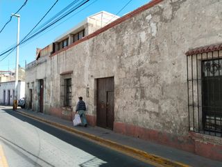 Foto 1 de Excelente Casa Ubicada En El Centro De La Ciudad