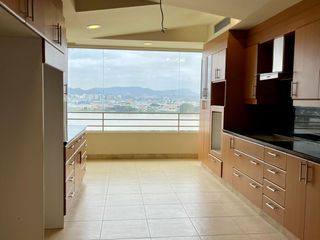 Foto 24 de Departamento de Venta en Samborondón