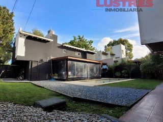 Casa Con Amplio Patio Y Pileta  +  2 Departamentos  Santa Teresita Partido De La Costa