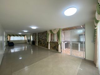 Casa Exclusiva Independiente de arriendo en Conocoto.