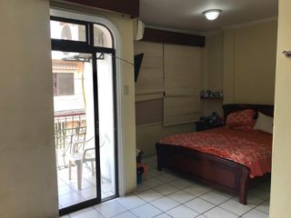 Foto 11 de Casa de venta en La Atarazana, 4 pisos, herradura cerrada, 5 dormitorios.