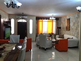 Foto 3 de Casa de venta en La Atarazana, 4 pisos, herradura cerrada, 5 dormitorios.