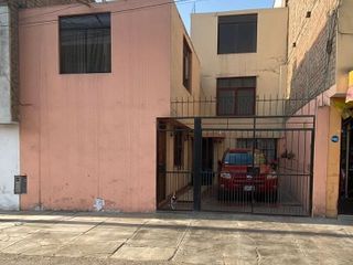 Venta de Casa Como Terreno en San Juan de Miraflores Zona a