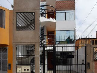 Venta de Casa para familia amplia en Los Olivos