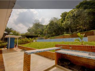 Hermosa casa campestre con piscina propia.