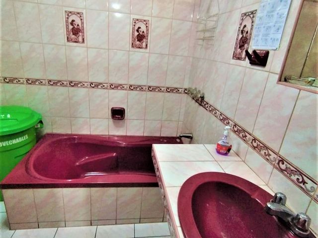 VENDO CASA DE 02 PISOS - FRENTE A PARQUE - ZONA D - SAN JUAN DE MIRAFLORES
