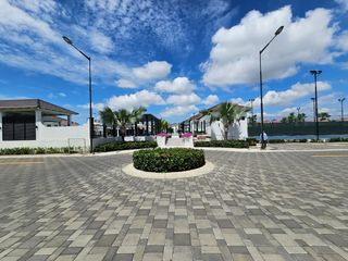 Foto 21 de Venta de Casa Marbella en Manantial de Casalaguna Vial 1- Av. Leon F. Cordero cerca del Riocentro Dorado, La Aurora, Daule