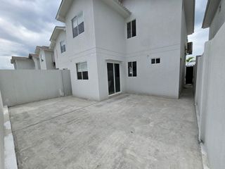 Foto 10 de Venta de Casa Marbella en Manantial de Casalaguna Vial 1- Av. Leon F. Cordero cerca del Riocentro Dorado, La Aurora, Daule