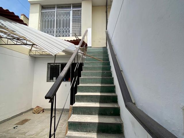 SE  VENDE EXCELENTE CASA EN SURCO