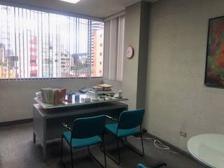 Foto 4 de OPORTUNIDAD RENTA/VENTA DE OFICINA AMOBLADA, AV. AMAZONAS, CENTRO NORTE DE QUITO