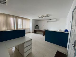 Oficina amoblada de venta en Manta zona sur