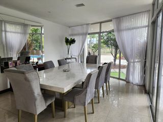 Foto 1 de Venta de Casa en Samborondon Guayaquil