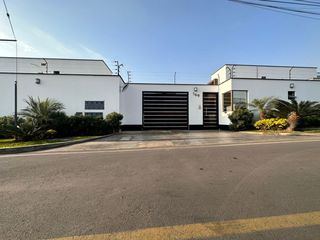 Foto 2 de Se Alquila Hermosa Casa con Piscina, Totalmente Amoblada - En Sol De La Molina