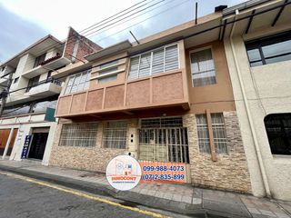 Hermosa casa rentera de tres plantas en venta, Sector Centro Histórico C1232