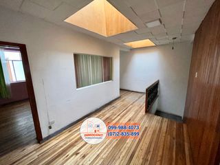 Hermosa casa rentera de tres plantas en venta, Sector Centro Histórico C1232