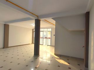 Foto 3 de VENTA 1ER PISO COMERCIAL (150 M2) ALT. 2CDRAS AV. CARAPONGO LURIGANCHO