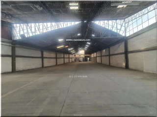 Foto 1 de ALQUILER DE BODEGA DE 2070 MTS2, 4 ACCESOS VEHICULARES Y MUELLES.