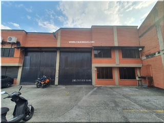 Foto 5 de ALQUILER DE BODEGA DE 2070 MTS2, 4 ACCESOS VEHICULARES Y MUELLES.