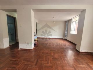 VENTA DE CASA AMPLIA FRENTE A PARQUE EN URBANIZACIÓN BANCARIOS DE CHICLAYO