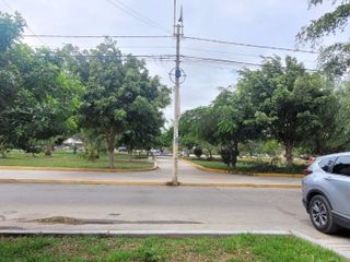 VENTA DE CASA AMPLIA FRENTE A PARQUE EN URBANIZACIÓN BANCARIOS DE CHICLAYO